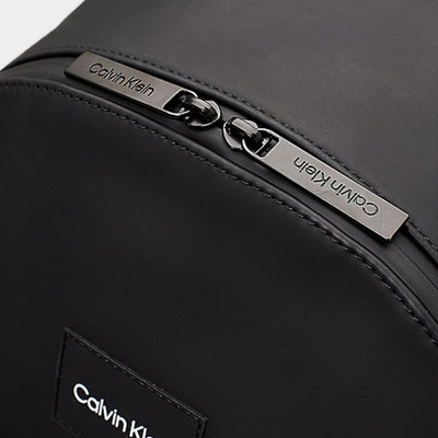 CALVIN KLEIN - ZAINO CON TASCA FRONTALE