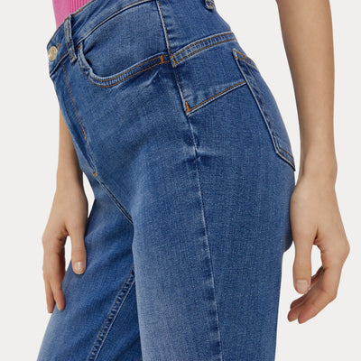 Jeans donna skinny in denim stretch di Liu Jo. Indossati dalla modella vista laterale