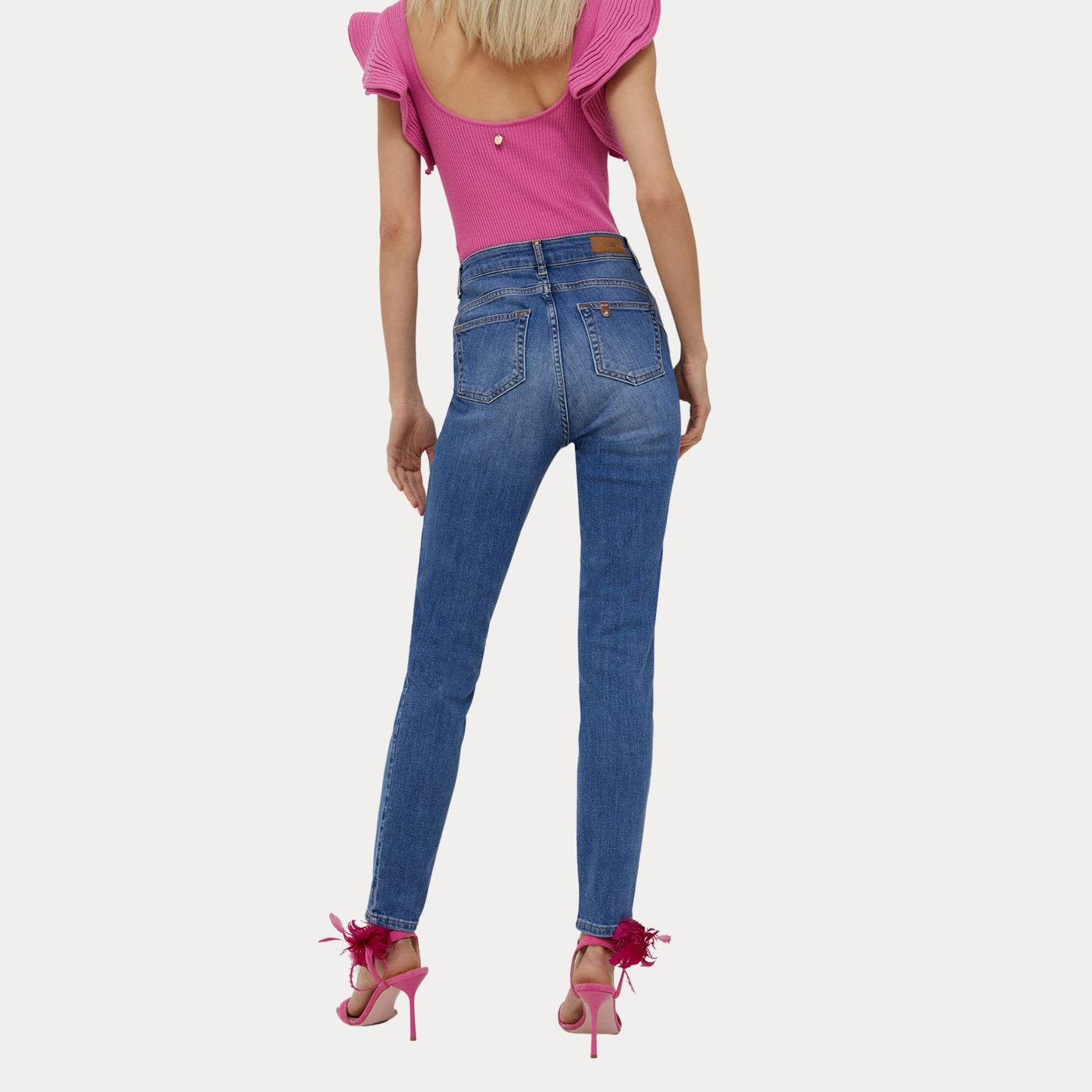 Jeans donna skinny in denim stretch di Liu Jo. Indossati dalla modella vista posteriore
