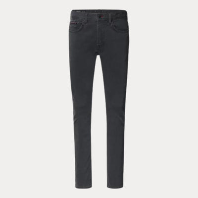 Jeans da uomo firmato Tommy Hilfiger realizzato in misto cotone, modello cinque tasche in tinta unita con chiusura bottone e zip. Visuale frontale. 