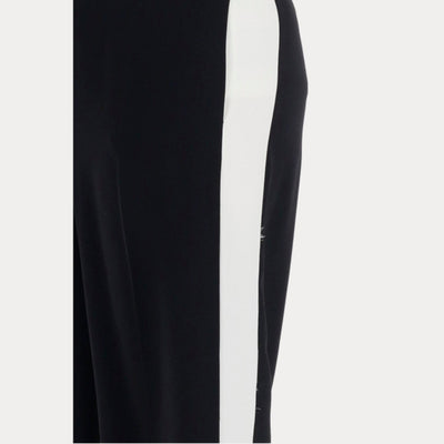Pantalone da donna nero firmato Elena Miro su modella dettaglio fascia laterale