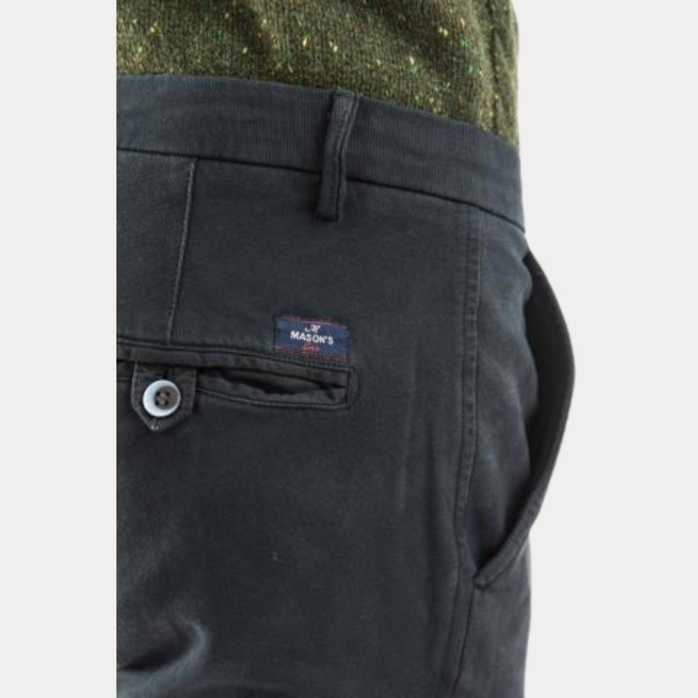Pantalone da uomo blu firmato Masons' dettaglio tasca su modello