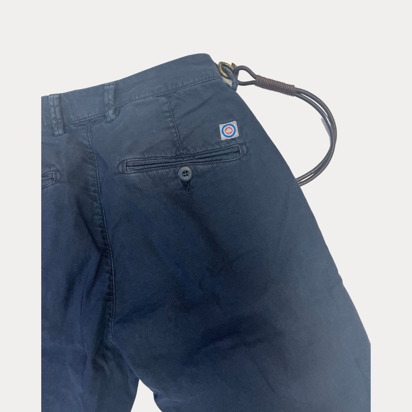Pantalone da uomo navy firmato Modfitters dettaglio tasca sul retro