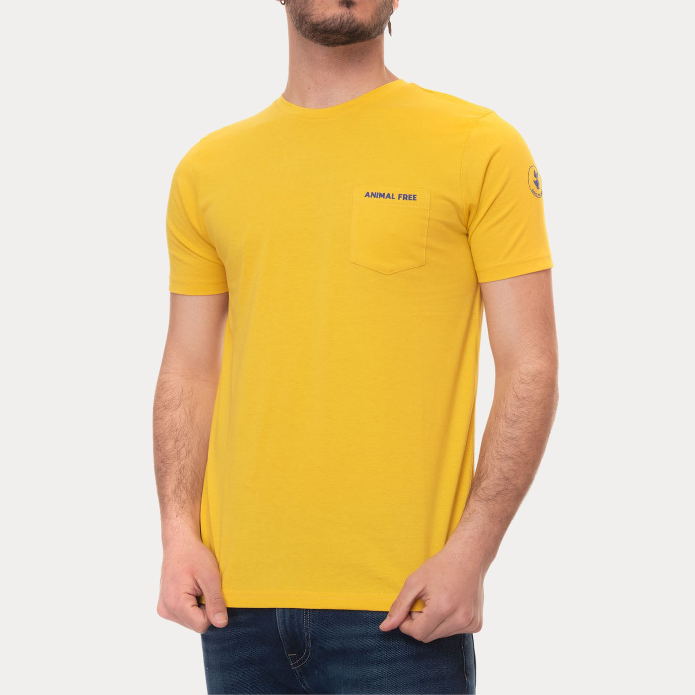 T-shirt da uomo gialla firmata Save The Duck su modello vista frontale