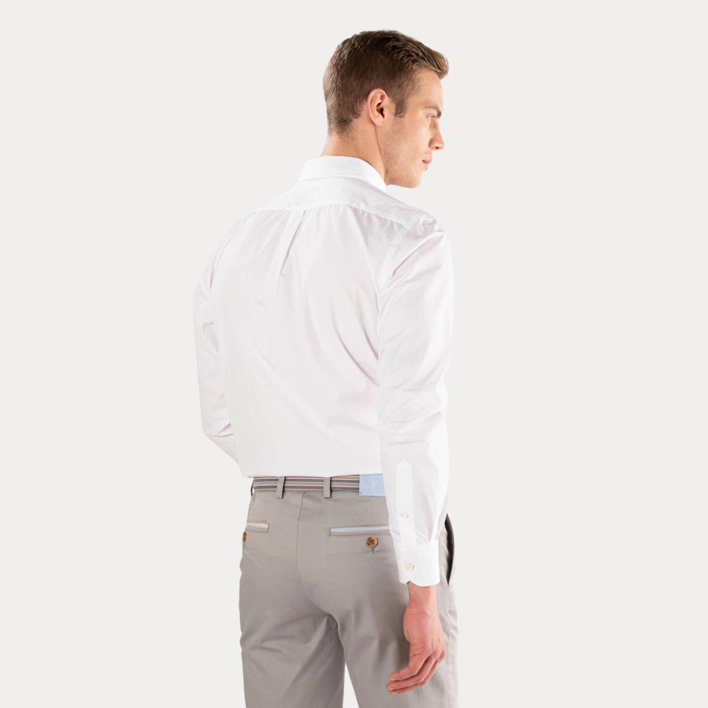 camicia bianca uomo con polsini con retro a contrasto retro